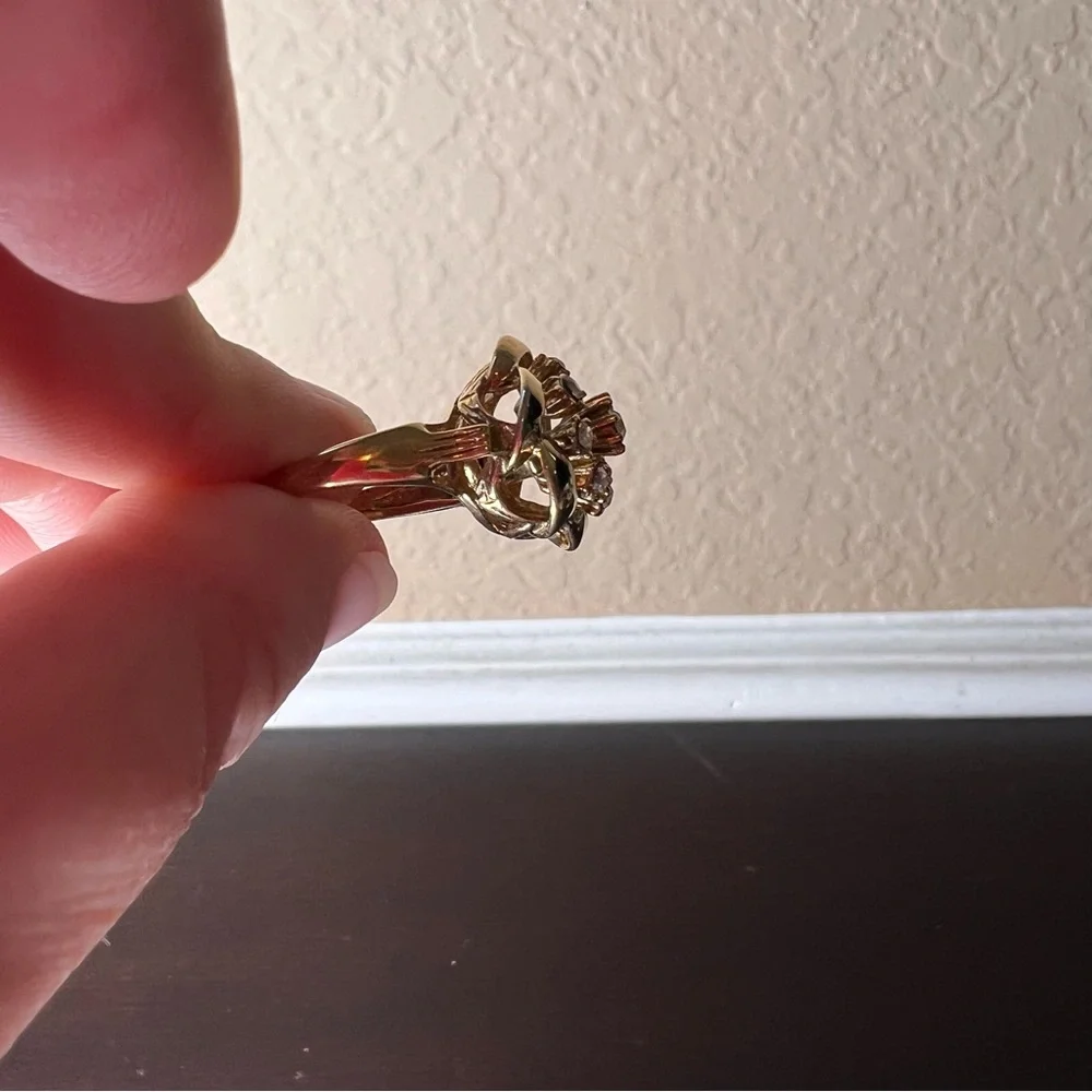 Vintage 18K Gold HGE Ring (Size 7 US) w 9 CZ Stones, Rosette Estate Jewelry, Flo - Picture 11 of 11